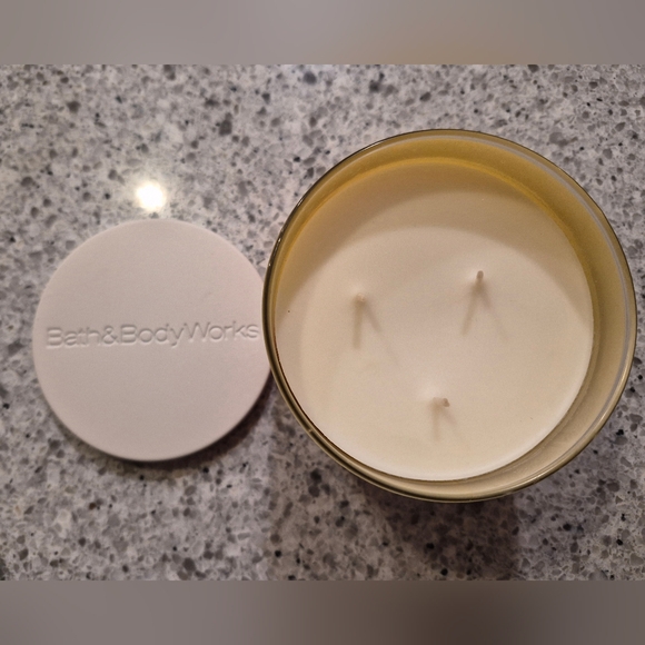 NEW Bath & Body Works Mahogany Coconut 14.5oz 3-Wick Candle - Picture 2 of 4